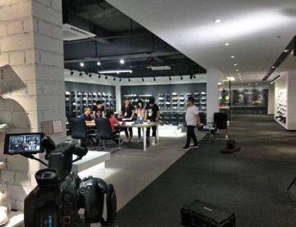 企業(yè)宣傳片拍攝制作離不開專業(yè)的攝像